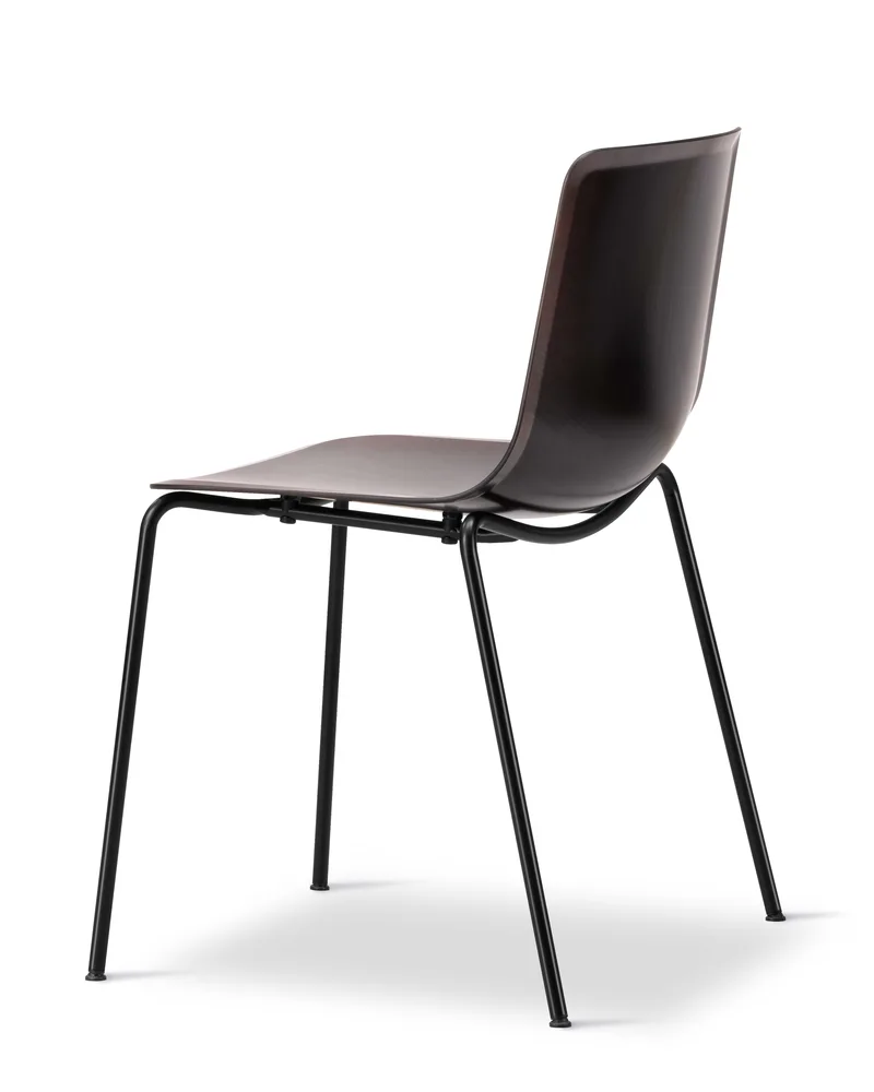 Pato Paper 4 Leg Chair by Fredericia in Papershell w/black screws, FSC Mix 70%, Black – product photo 3 of 4