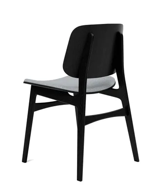 Søborg Wood Base Seat upholstered by Fredericia in Hallingdal 130, Oak black lacquer, FSC Mix 70% – product photo 3 of 4