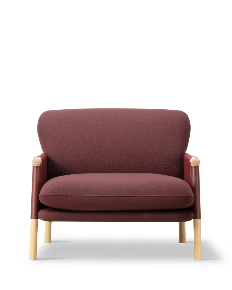 Savannah Chair by Fredericia in Vidar 693, Leather Max 93, Indian red, Oak light oil, FSC Mix 70% – product photo 4 of 4