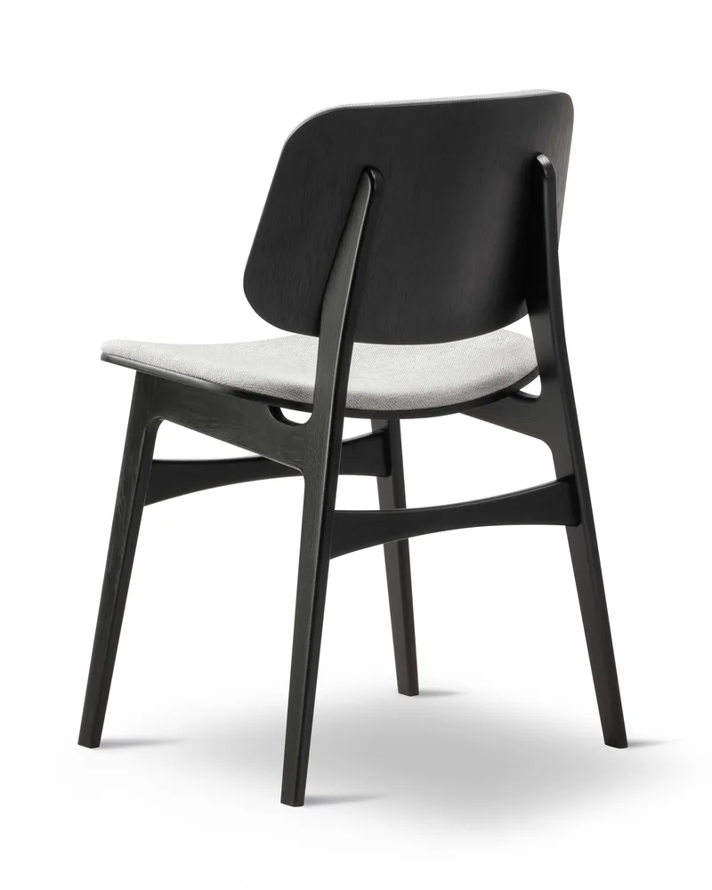 Søborg Wood Base Front upholstered von Fredericia in Hallingdal 110, Oak black lacquer, FSC Mix 70% – Produktfoto 3 von 4