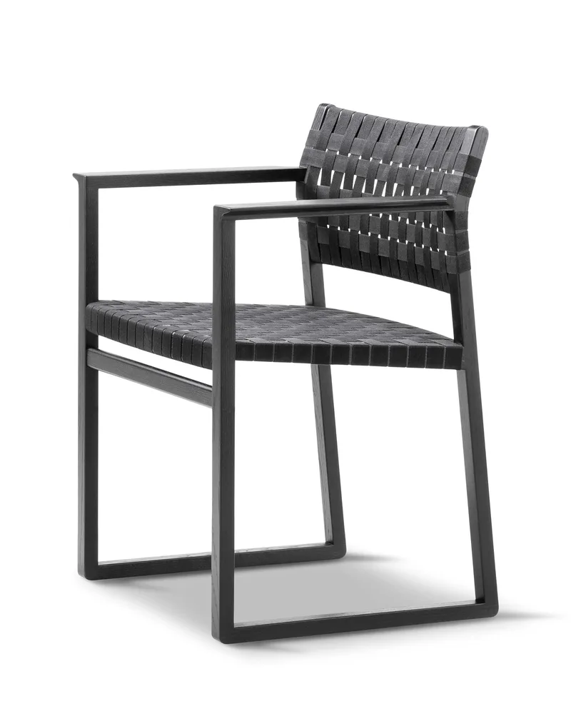 BM62 Armchair Linen Webbing by Fredericia in Oak black lacquered, Linen webbing black – product photo 2 of 5