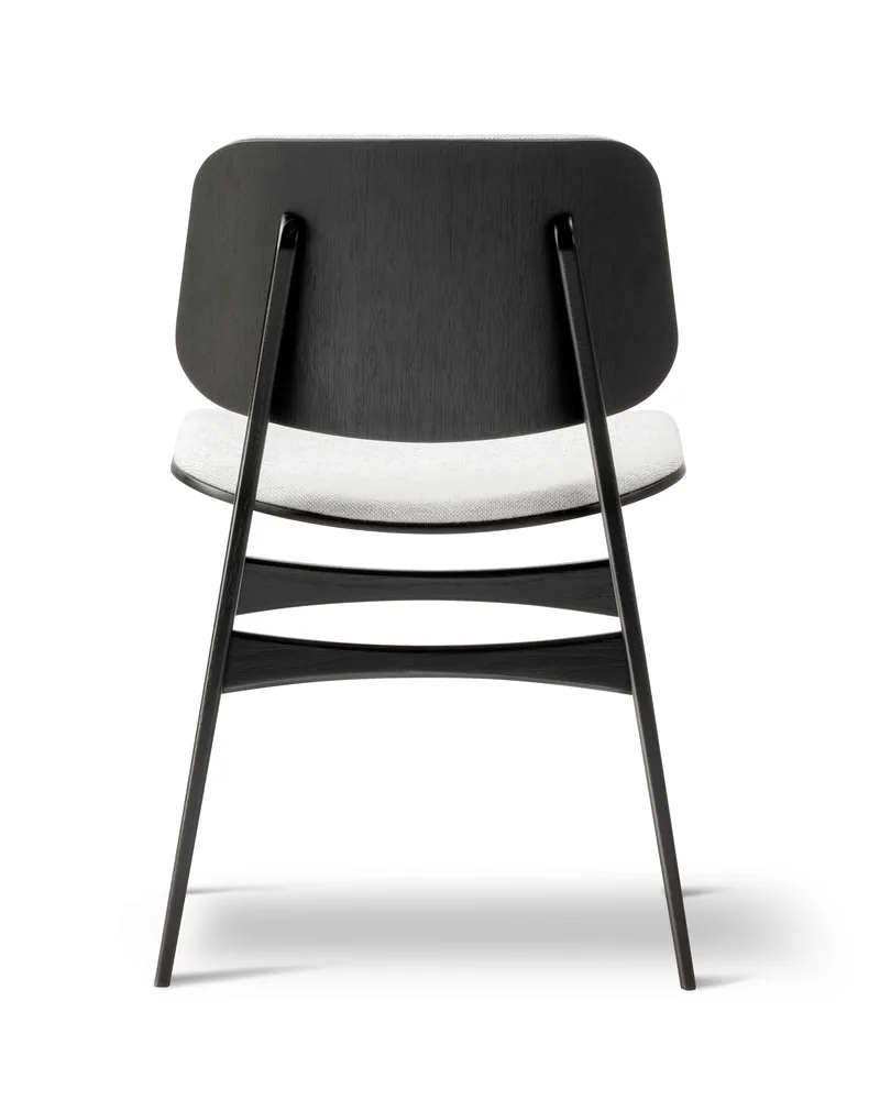 Søborg Wood Base Front upholstered von Fredericia in Hallingdal 110, Oak black lacquer, FSC Mix 70% – Produktfoto 2 von 4