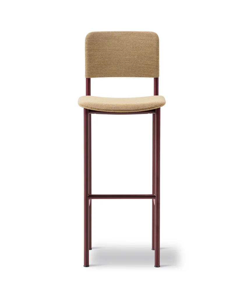 Plan Barstool Fully upholstered by Fredericia in Steelcut Quartet 554, Bordeaux, Sh 78 cm – product photo