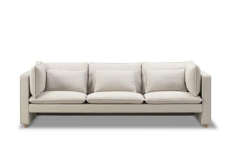 Jota Sofa, 3 seater, 231 cm van Fredericia in Vidar 146, Oak light oil, FSC Mix 70%, Arm cushions included – productfoto 3 van 6