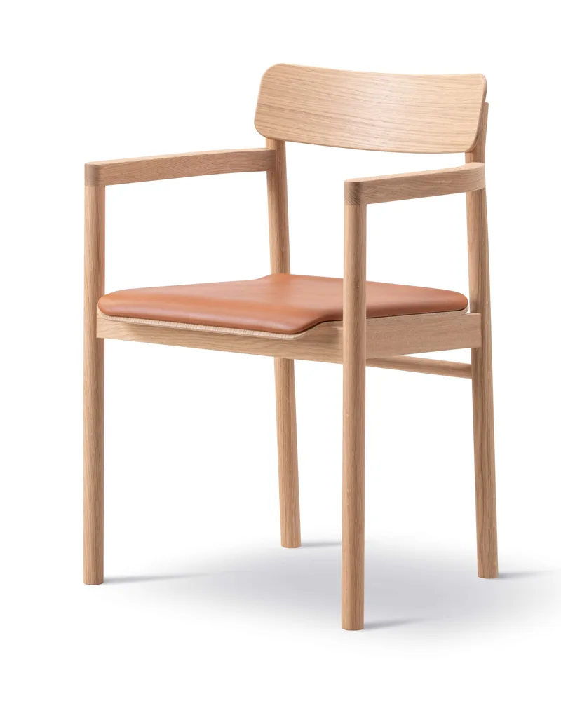Post Chair Seat upholstered by Fredericia in Leather Max 95, Cognac, Oak light oil, FSC Mix 70% – product photo 1 of 4