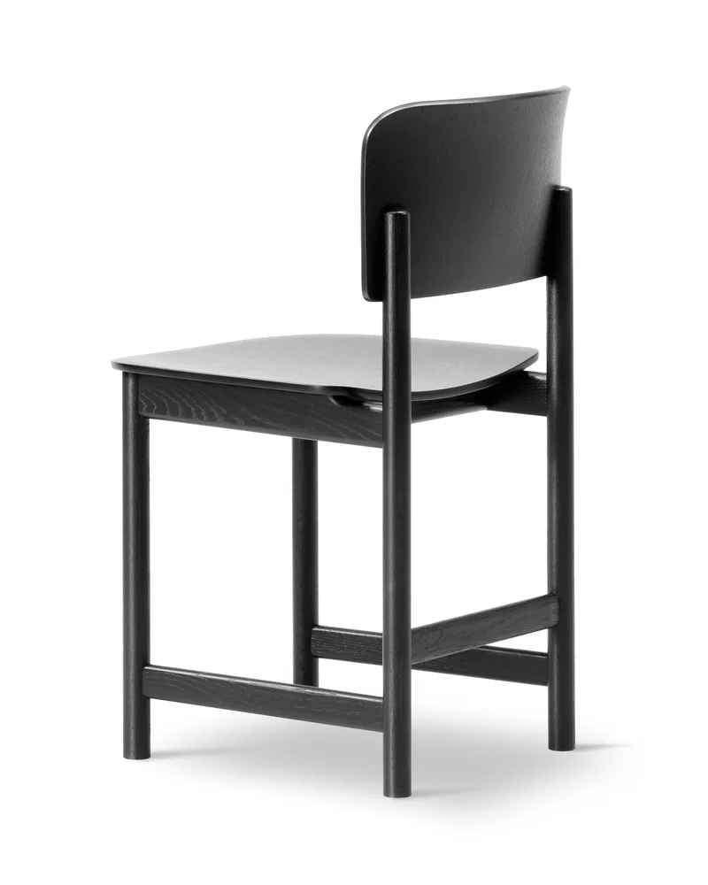 Plan Wood Chair by Fredericia in Black ash, FSC Mix 70% – product photo 3 of 4