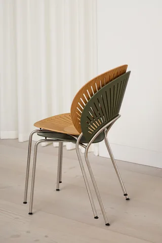 Trinidad de Fredericia en Beech khaki green, FSC Mix 70%, Chrome – photo d’ambiance 4 sur 7