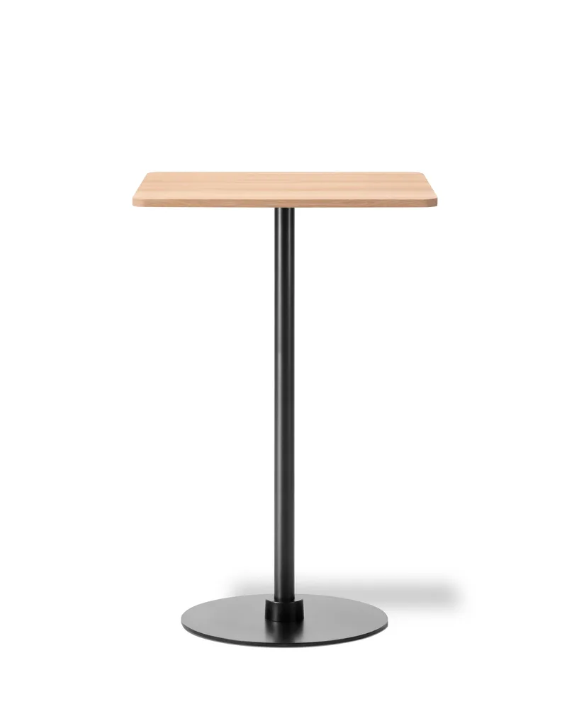 Plan Column Table 60x70 cm de Fredericia en Oak light oil, FSC Mix 70%, Black, 105 cm – photo du produit 2 sur 2