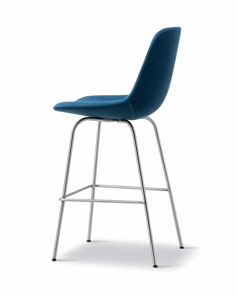 Eyes 4 Leg Barstool von Fredericia in Gentle 873, Brushed stainless steel, 75 cm – Produktfoto 3 von 4
