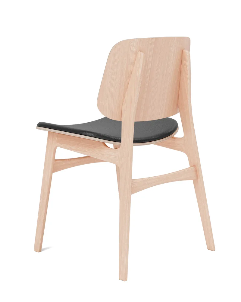 Søborg Wood Base Seat upholstered von Fredericia in Leather Omni 301, Black, Oak lacquer, FSC Mix 70% – Produktfoto 3 von 4