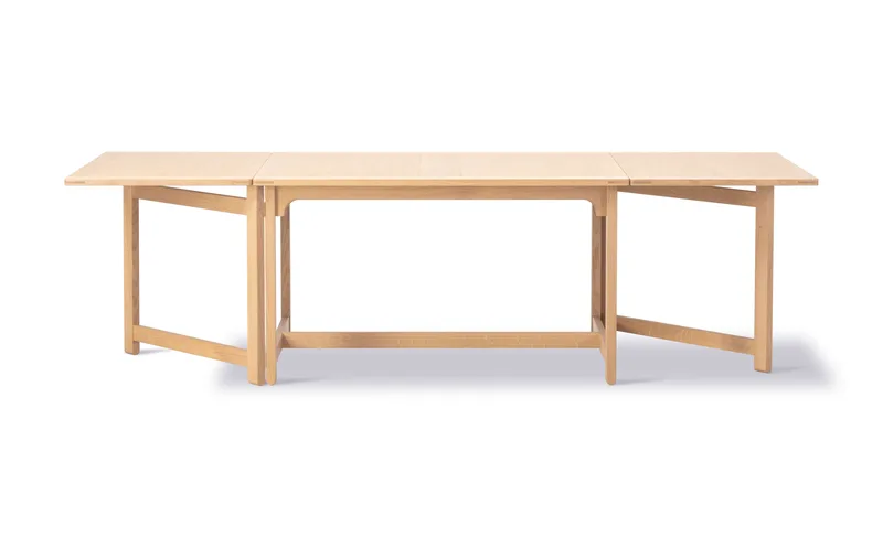 Library Table van Fredericia in Oak lacquer – productfoto 3 van 4