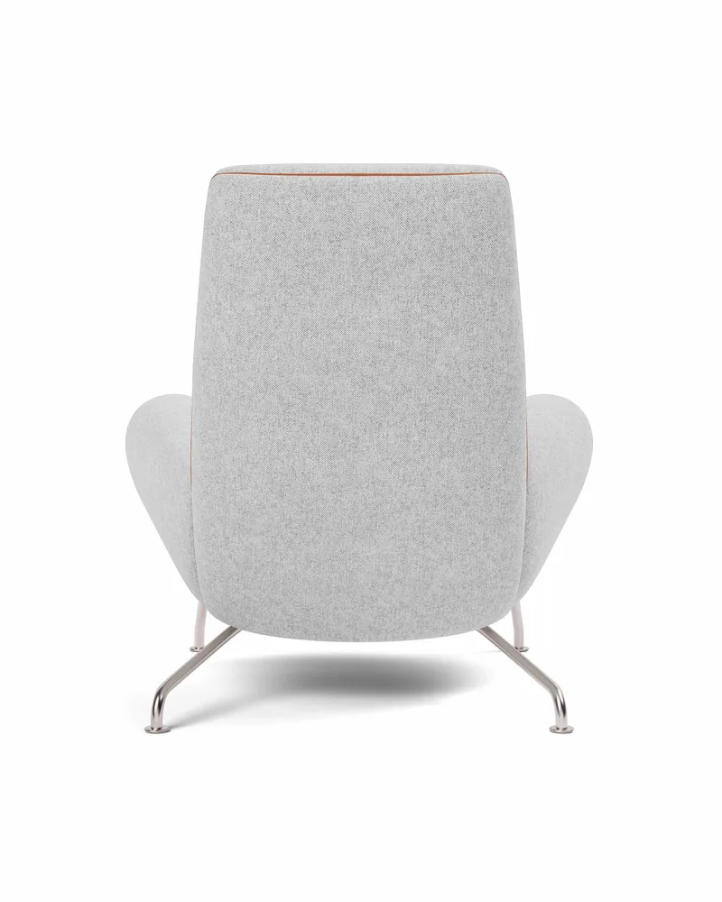 Wegner Queen Chair van Fredericia in Hallingdal 116, Leather Max 95, Cognac, Brushed stainless steel – productfoto 2 van 5