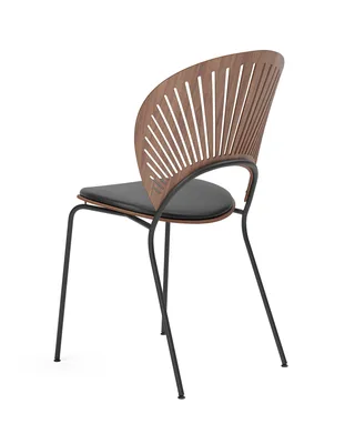 Trinidad Chair Seat upholstered de Fredericia en Leather Omni 301, Black, Walnut lacquer, FSC Mix 70%, Black, smooth – photo du produit 3 sur 4