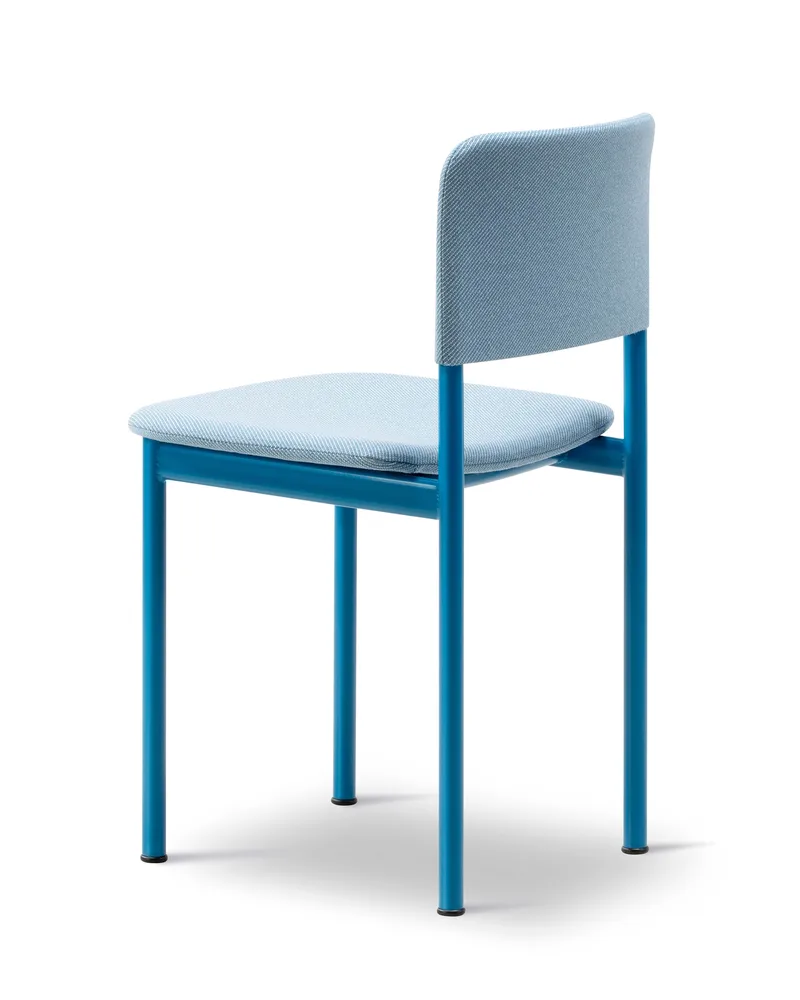 Plan Chair Fully Upholstered von Fredericia in Twillwool 2001, Signal blue – Produktfoto 3 von 4