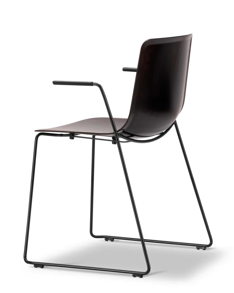 Pato Paper Sledge Armchair de Fredericia en Papershell w/black screws, FSC Mix 70%, Black – photo du produit 3 sur 4