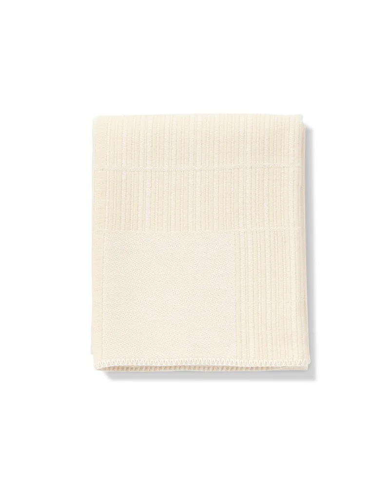 Grid Throw van Fredericia in Off-white tone in tone – productfoto