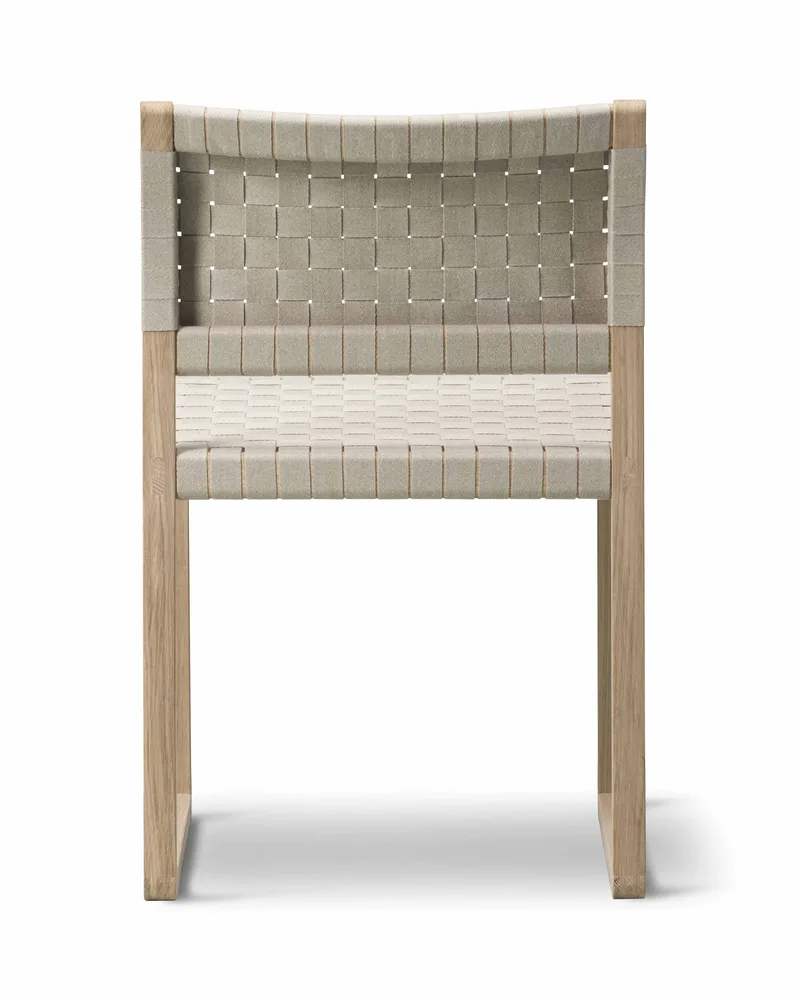 BM61 Chair Linen Webbing by Fredericia in Oak oil, Linen webbing natural – product photo 2 of 4