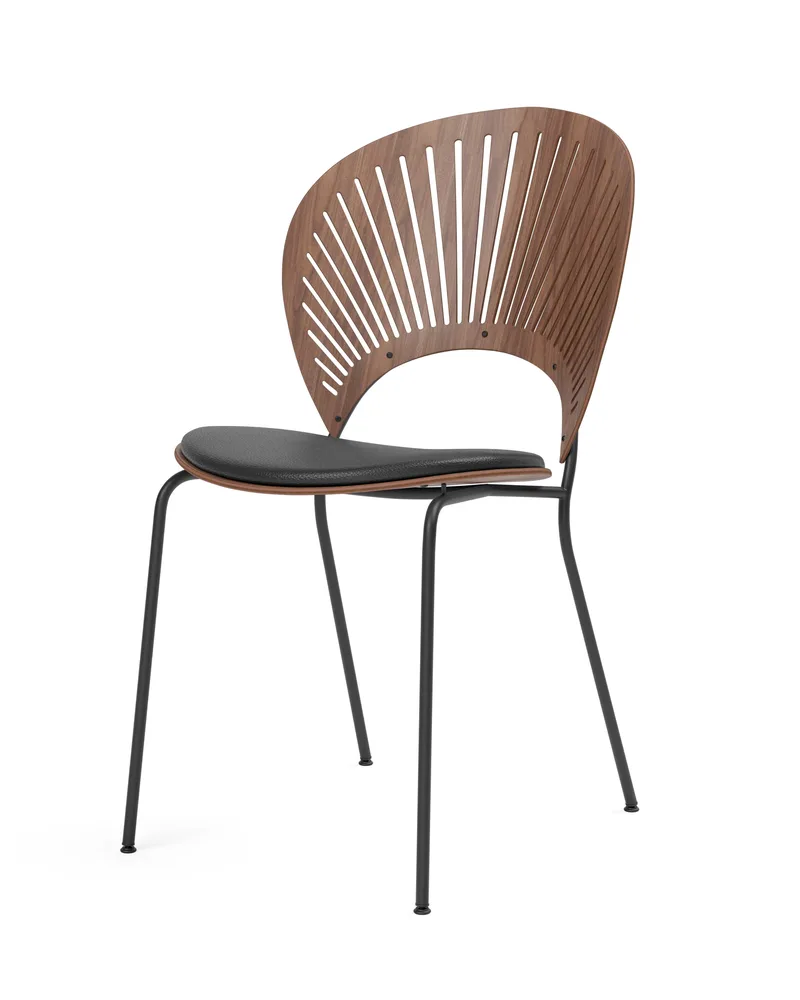 Trinidad Chair Seat upholstered de Fredericia en Leather Omni 301, Black, Walnut lacquer, FSC Mix 70%, Black, smooth – photo du produit 1 sur 4
