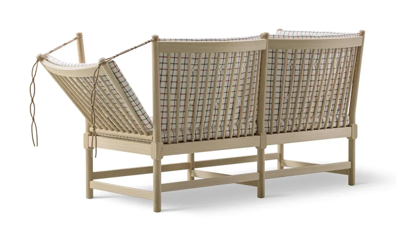 The Spoke-Back Sofa by Fredericia in Cotil 863, 53938, Oak soap, FSC Mix 70% – product photo 3 of 4