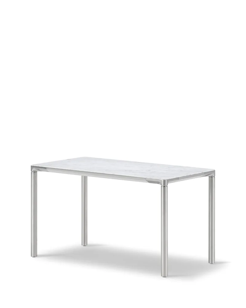 Piloti Alu, 75x39 cm von Fredericia in White Carrara, Brushed aluminium, 41 cm – Produktfoto 1 von 2
