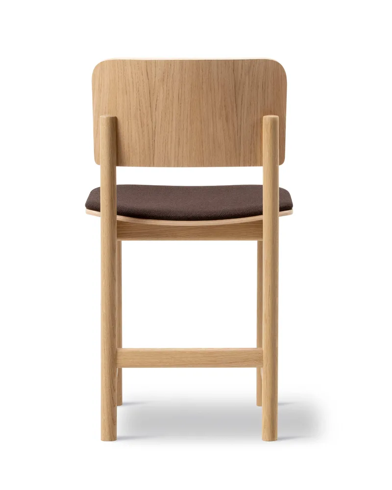 Plan Wood Chair Seat upholstered van Fredericia in Saxion 397, Oak lacquer, FSC Mix 70% – productfoto 2 van 4