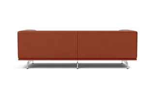 Delphi Sofa, 2 seater, 205 cm van Fredericia in Leather Cera 905, Russet brown, Brushed aluminium – productfoto 2 van 4