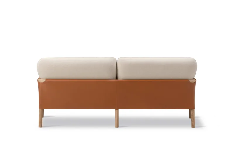 Savannah Sofa, 2 seater, 182 cm van Fredericia in Hallingdal 200, Leather Max 95, Cognac, Oak light oil, FSC Mix 70% – productfoto 3 van 4