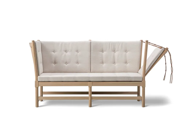 The Spoke-Back Sofa de Fredericia en Natural Linen 0003, Oak soap, FSC Mix 70% – photo du produit 4 sur 4