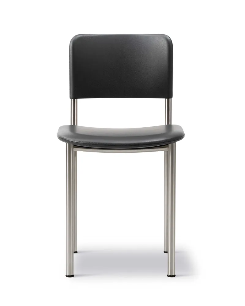 Plan Chair Fully Upholstered by Fredericia in Leather Omni 301, Black, Brushed steel – product photo 4 of 4
