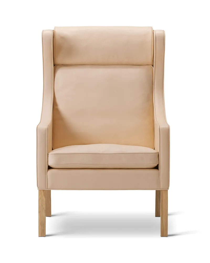 Mogensen 2204 Wing Chair von Fredericia in Leather Vegeta 90, Natural, Oak soap – Produktfoto