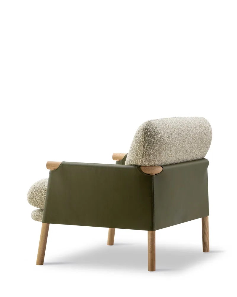 Savannah Chair von Fredericia in Zero 0002, Leather Trace 8146, Olive, Oak light oil, FSC Mix 70% – Produktfoto 3 von 4
