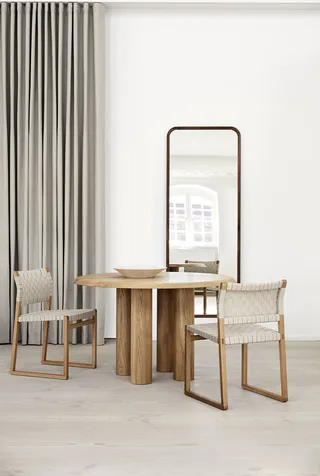 Islets Dining Table von Fredericia in Oak light oil, FSC Mix 70% – Ambientefoto 1 von 5