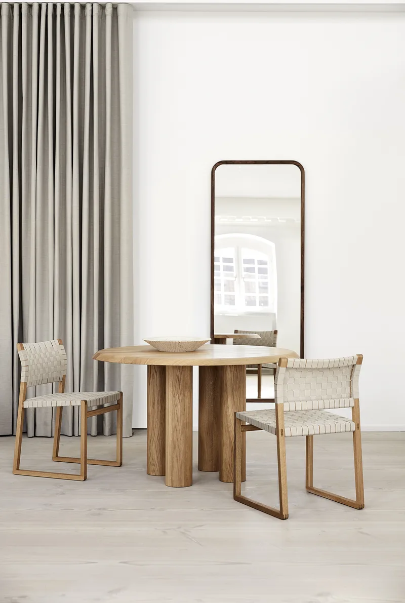 Islets Dining Table von Fredericia in Oak light oil, FSC Mix 70% – Ambientefoto 1 von 5