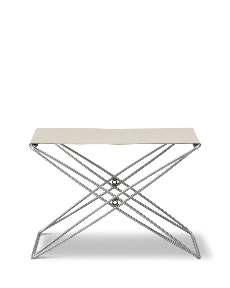 JG Folding Stool de Fredericia en Natural canvas, Brushed stainless steel – photo du produit 5 sur 5