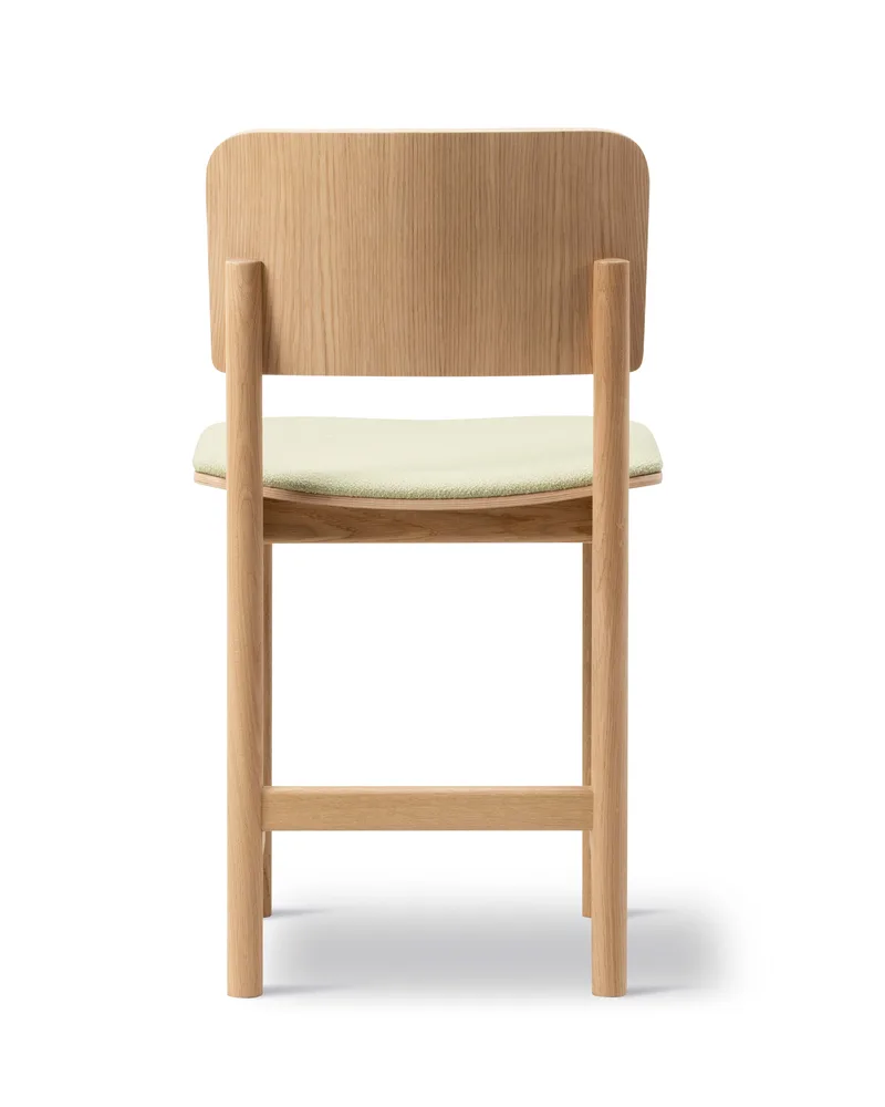 Plan Wood Chair Seat upholstered van Fredericia in Saxion 927, Oak lacquer, FSC Mix 70% – productfoto 2 van 4