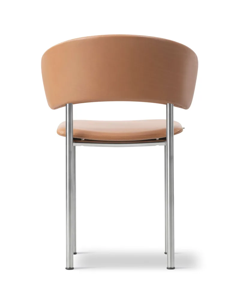Plan Armchair van Fredericia in Leather Max 95, Cognac, Brushed steel – productfoto 2 van 4