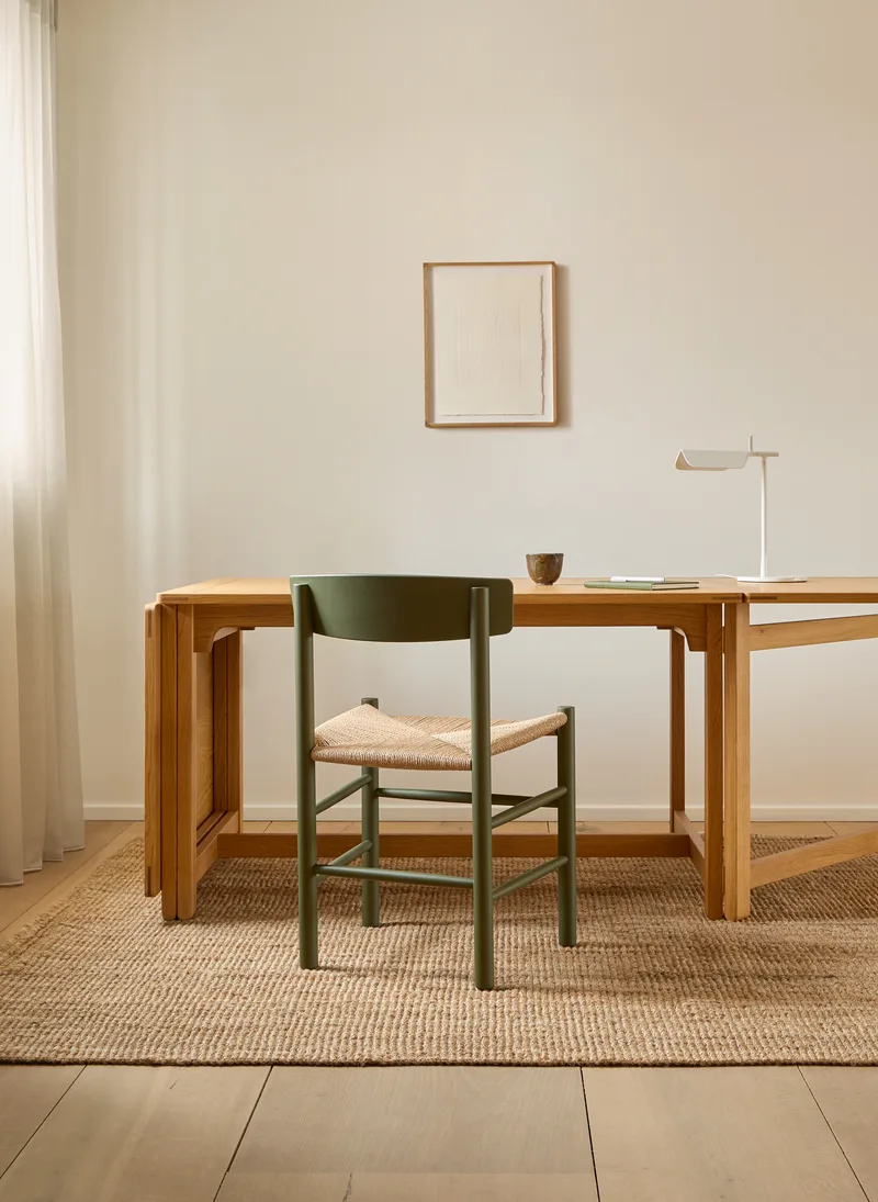 J39 Mogensen Chair von Fredericia in Natural paper cord, Beech khaki green, FSC Mix 70% – Ambientefoto 6 von 7