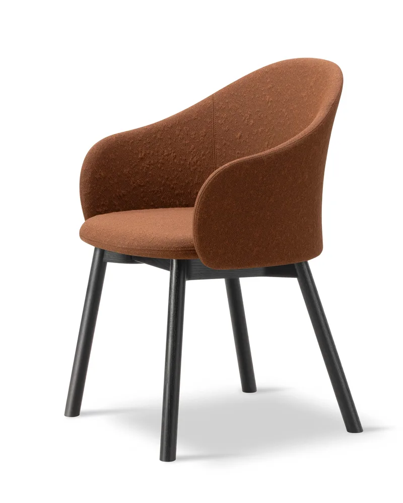 Gomo Armchair Wood Base van Fredericia in Myr 362, Oak black lacquer, FSC Mix 70% – productfoto 1 van 2