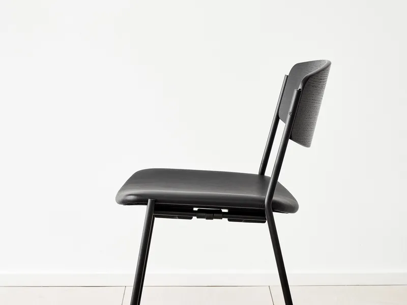 Lynderup Chair Seat upholstered by Fredericia in Leather Omni 301, Black, Black ash, FSC Mix 70%, Black lacquer – product photo 1 of 6