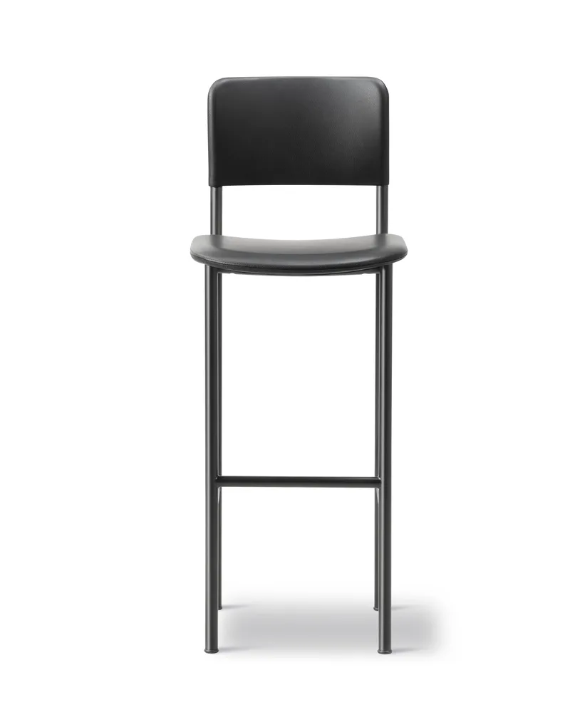 Plan Barstool Fully upholstered by Fredericia in Leather Omni 301, Black, Black, Sh 78 cm – product photo
