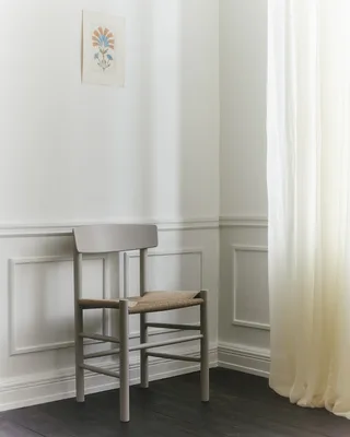 J39 Mogensen Chair van Fredericia in Natural paper cord, Beech pebble grey, FSC Mix 70% – sfeerfoto 8 van 9