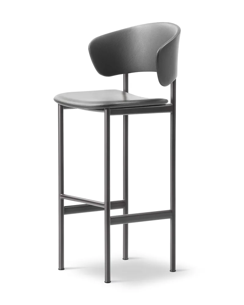 Plan Arm Barstool von Fredericia in Leather Omni 301, Black, Black, Sh 78 cm – Produktfoto 1 von 4