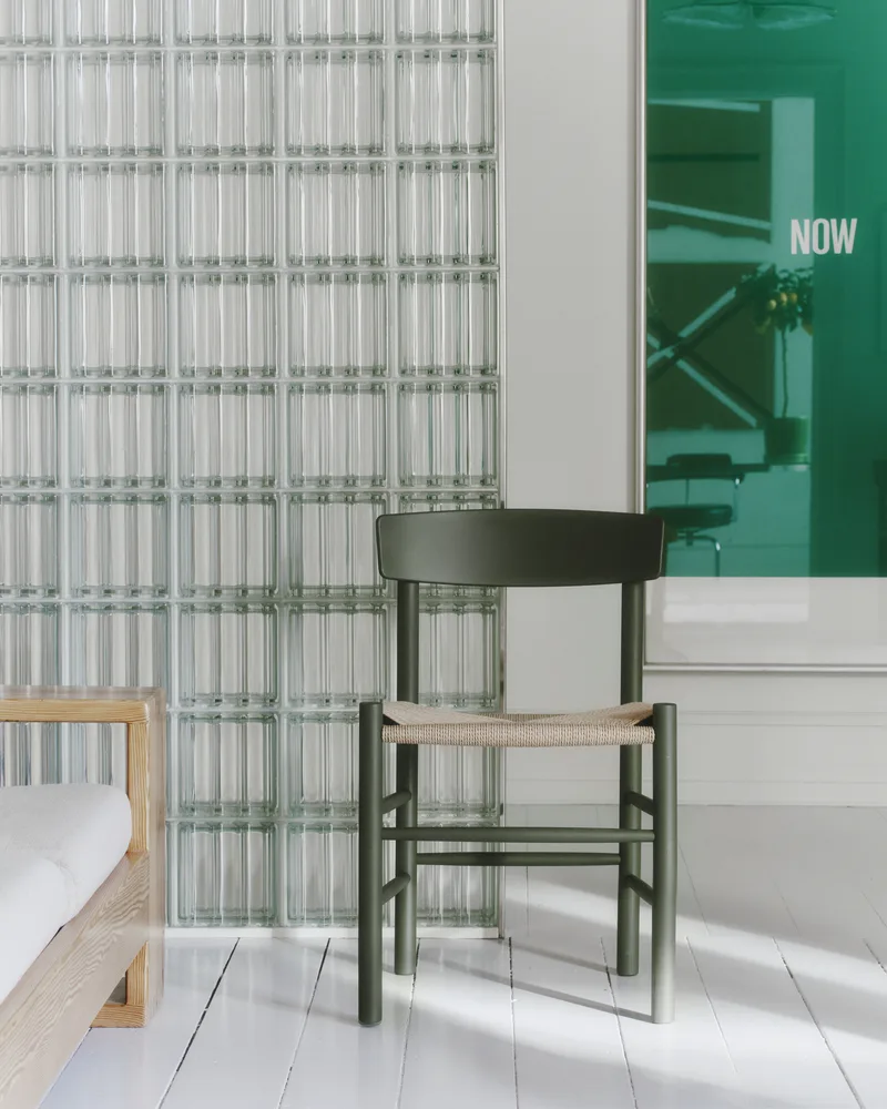 J39 Mogensen Chair von Fredericia in Natural paper cord, Beech khaki green, FSC Mix 70% – Ambientefoto 1 von 7