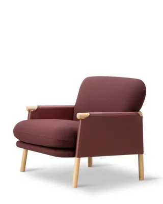 Savannah Chair by Fredericia in Vidar 693, Leather Max 93, Indian red, Oak light oil, FSC Mix 70% – product photo 1 of 4
