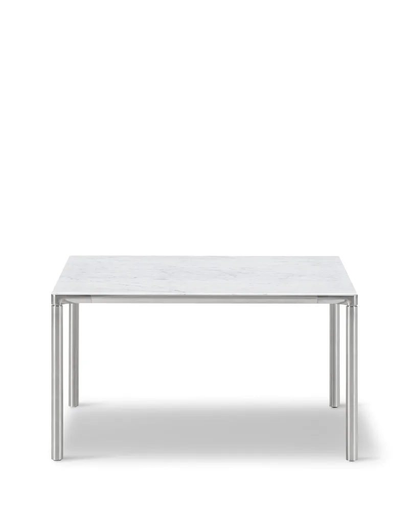 Piloti Alu, 75x75 cm van Fredericia in White Carrara, Brushed aluminium, 41 cm – productfoto 4 van 4