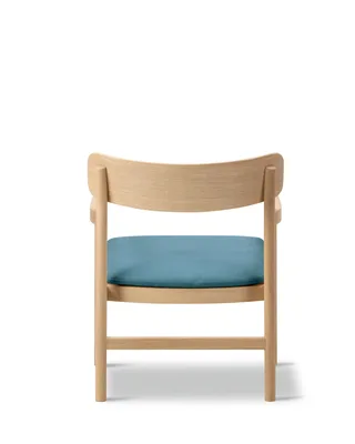 Post Lounge Chair von Fredericia in Vidar 733, Oak lacquer, FSC Mix 70%, With natural webbing – Produktfoto 2 von 4