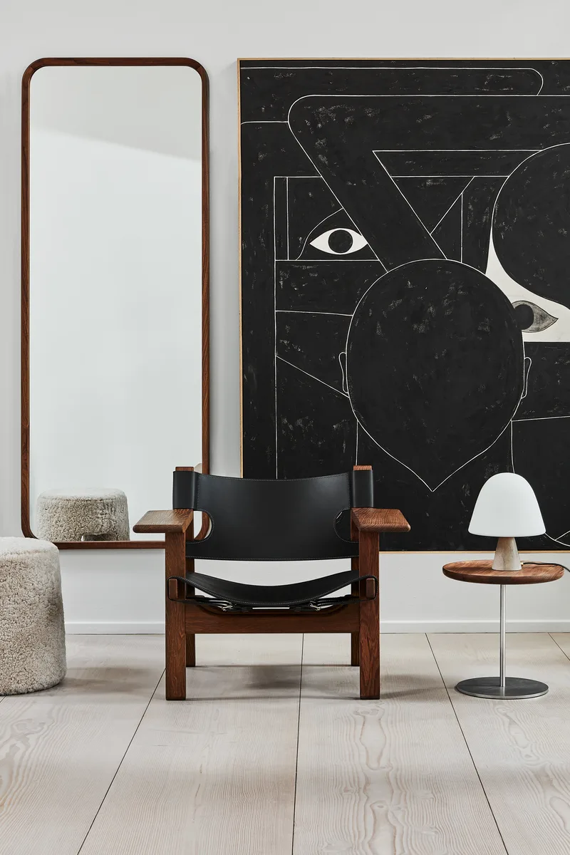The Spanish Chair by Fredericia in Leather, black, Smoked oak, olied, FSC Mix 70% – interior photo 3 of 8