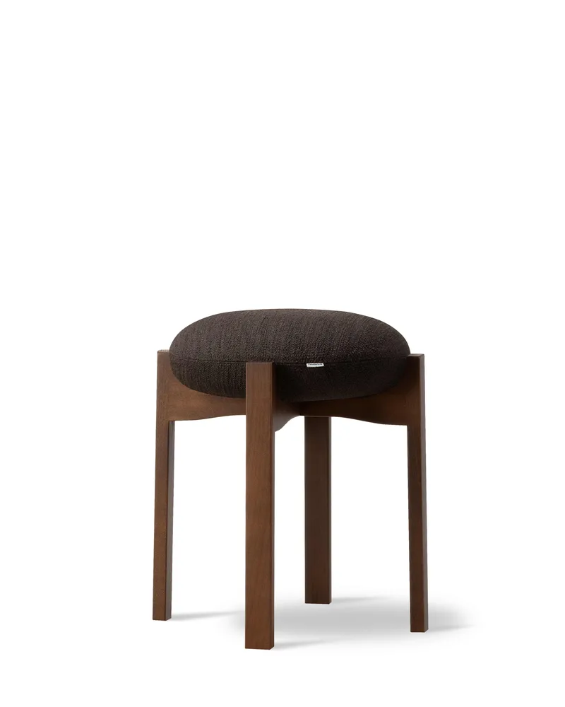Pioneer Stool van Fredericia in Odino RC41, Dark Brown, Beech Dark Brown lacquered, FSC Mix 70% – productfoto
