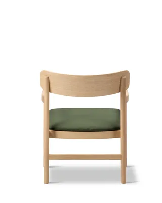 Post Lounge Chair by Fredericia in Vidar 972, Oak light oil, FSC Mix 70%, With natural webbing – product photo 2 of 4