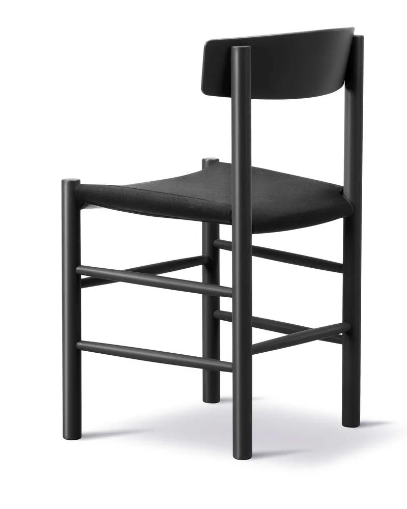 J39 Mogensen Chair Seat Upholstered van Fredericia in Black canvas, Beech black lacquer, FSC Mix 70% – productfoto 2 van 4